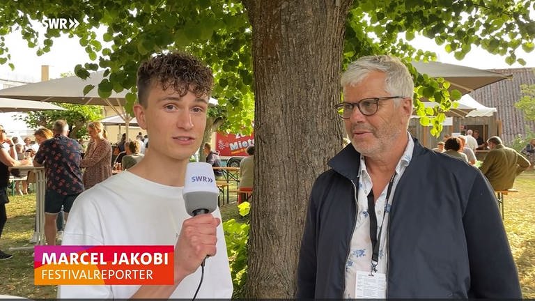  Festivalreporter Marcel Jakobi im Gespräch mit „Tatort“-Redaktionsleiter Ulrich Herrmann